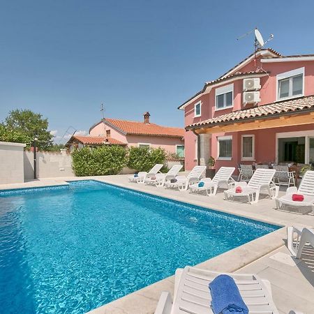 Holiday Home Nikol Pula Exterior photo
