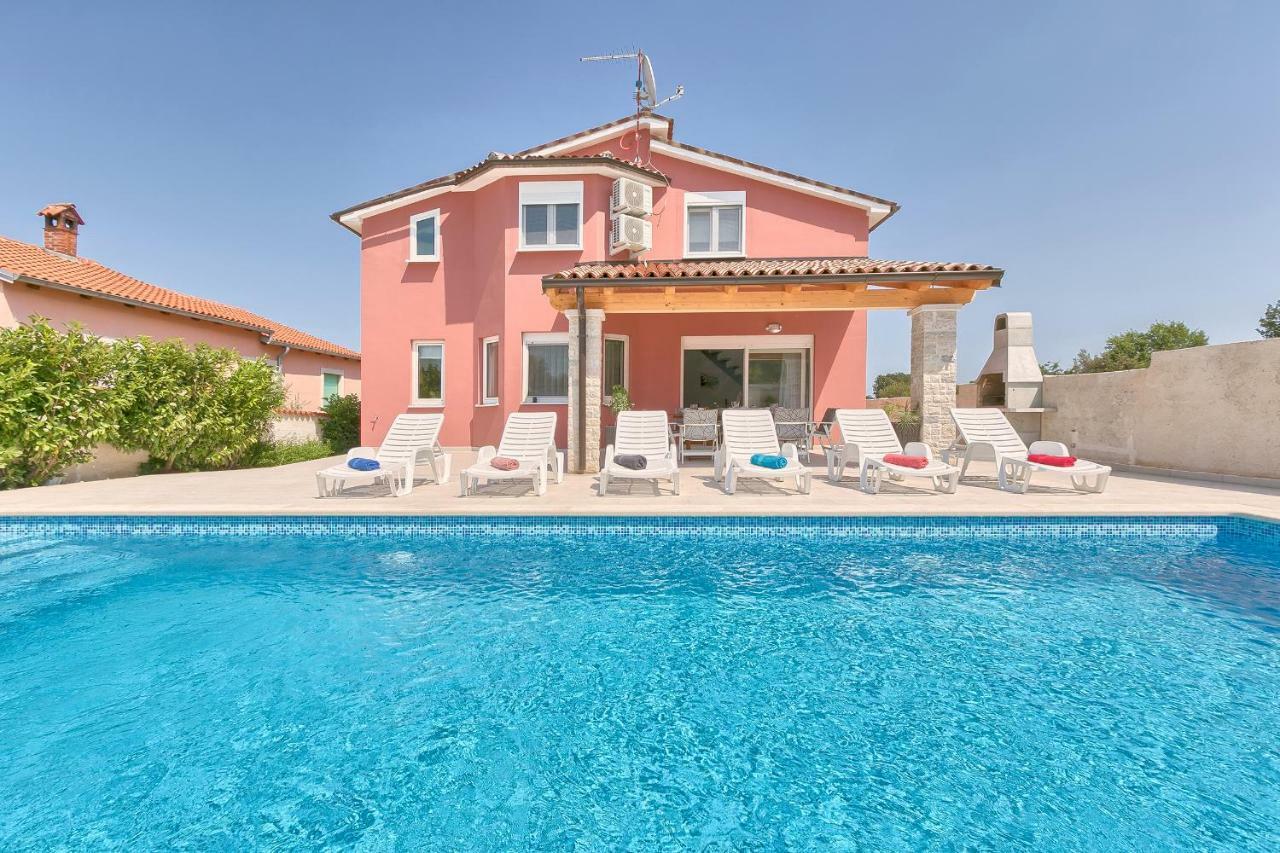 Holiday Home Nikol Pula Exterior photo